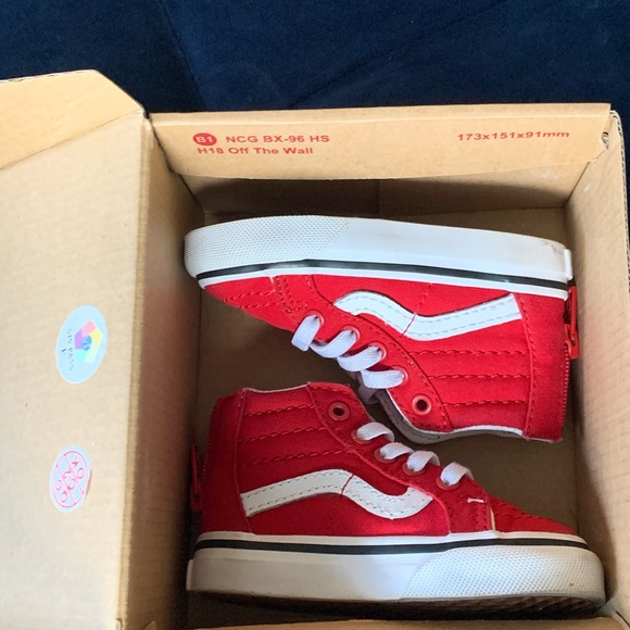 Toddler red Vans size 4C like new - Picture 3 of 7